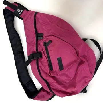 Woods 바디백 마젠타