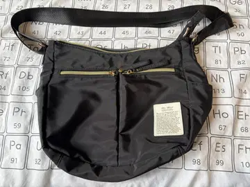 블루블루에 숄더백