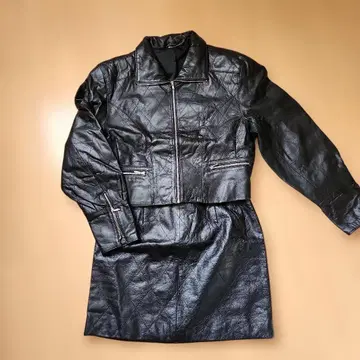 가죽 자켓, 스커트 세트