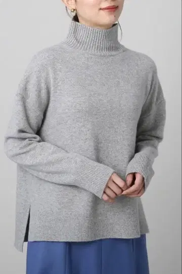 UNTITLED 하이넥 스웨터