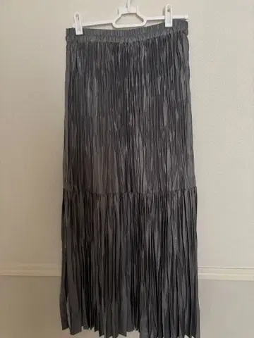 유나이티드 애로우즈 뷰티앤유스 실버 플리츠 롱 스커트