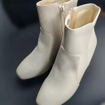 ELLELPLANETE 화이트 지퍼 숏부츠 (L)