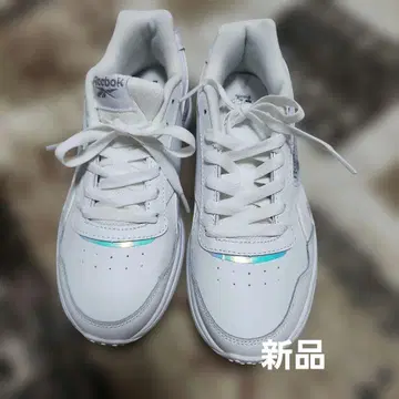 새상품 Reebok 화이트 스니커즈