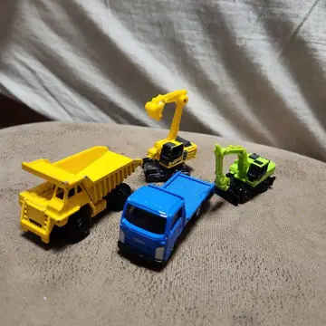 미니카 4대 세트 덤프트럭 트럭 크레인 굴착기 토미카 공사