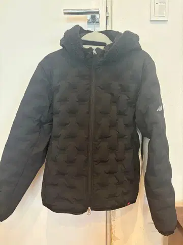 뉴발란스 블랙 후드 부착 자켓