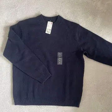 수플레얀 크루넥 스웨터 네이비