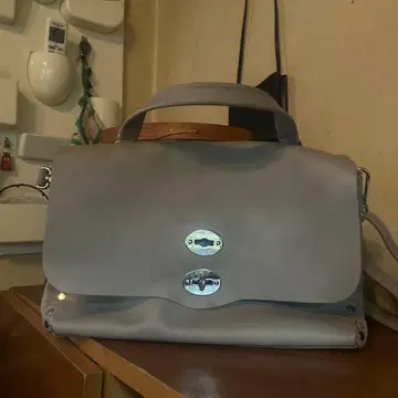 자네라토 그레이 플랩식 토트백