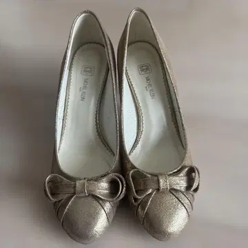 MICHEL KLEIN 골드 리본 포함 펌프스