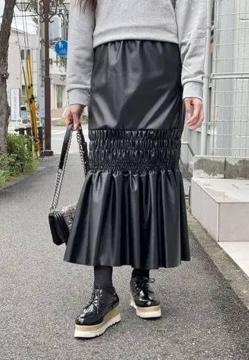 새상품 트라노이 TRANOI. 에코 가죽 머메이드 스커트 야마다야