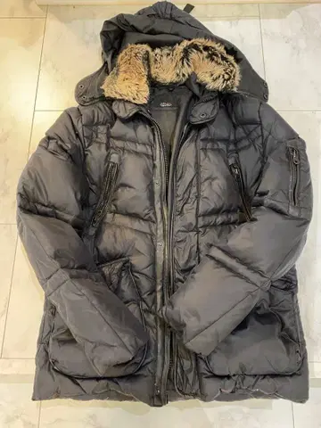 해외 구매품 ZARA MAN 후드 부착 다운 자켓 블랙 M 사이즈