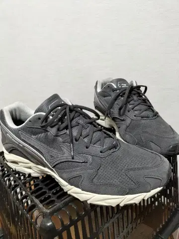 그레이 러닝 스니커즈 US 10