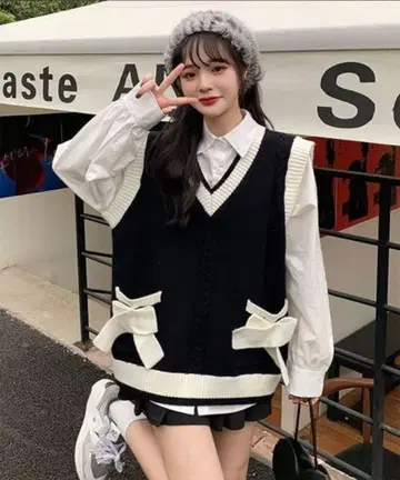 V넥 바이컬러 디자인 리본풍 디자인 니트 베스트