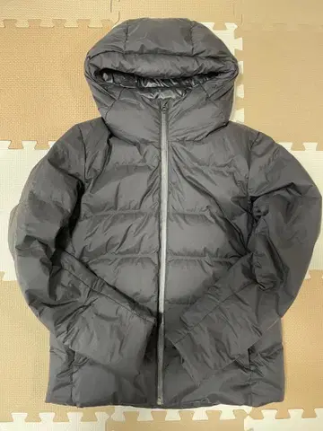 유니클로 심리스 다운 후드티 자켓 남성용 M