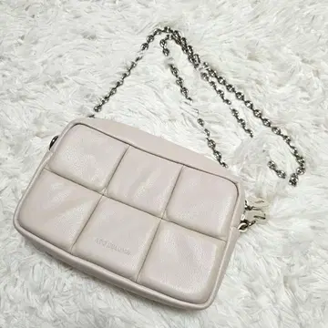 [ 외부 컨디션 최상 ] 아드카람 PUFF 숄더백 베이지 체인