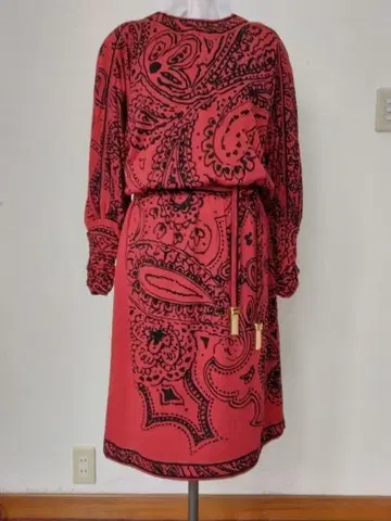 페이즐리 무늬 빨간색 긴팔 원피스 벨트 포함