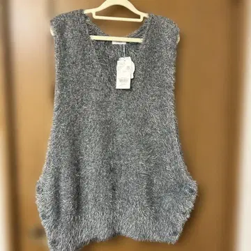 로리즈팜 그레이 퍼 느낌 니트 베스트