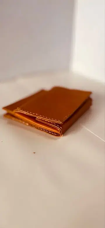 카멜 가죽 접이식 지갑 마그넷 버튼 포함