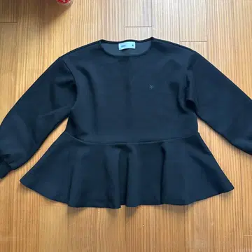 converse TOKYO 플레어 실루엣 긴팔 상의