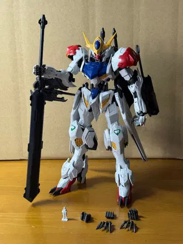 MG 건담 발바토스 루푸스 기본 조립 (먹선 작업 완료)