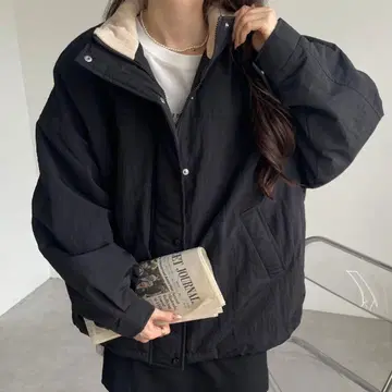 스탠드 카라 볼륨 충전솜 다운 자켓