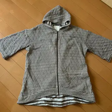 키드 블루 스트라이프 패턴 후드 부착 가운 룸웨어