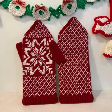 빨간색과 화이트 눈꽃송이 니트 미튼