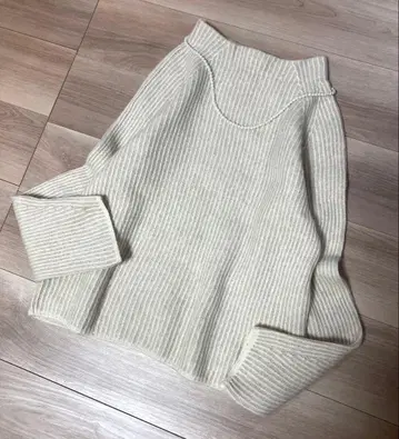 1회 착용 새상품급 언타이틀 코쿤 소매 울 풀오버 니트 2