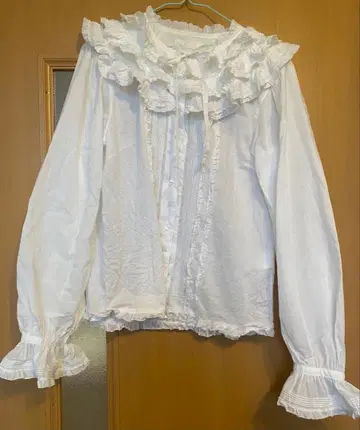 핑크하우스 프릴 옷깃 블라우스 화이트