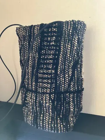 숄더백 블랙과 베이지