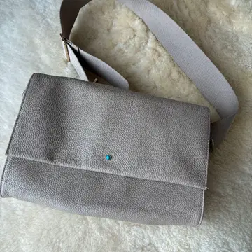 베이지 가죽 숄더백