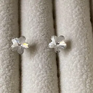 스와로브스키 귀걸이 꽃 모티브