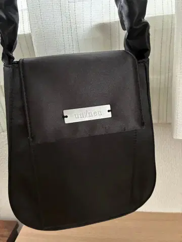 un/neu 블랙 숄더백