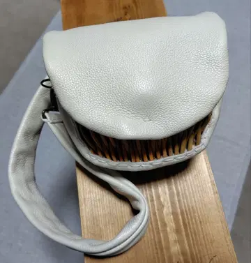 에바고스 후뉴 슈링크 바디백s 말론그라스 아이보리