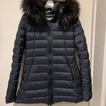 네이비 후드 부착 다운 자켓