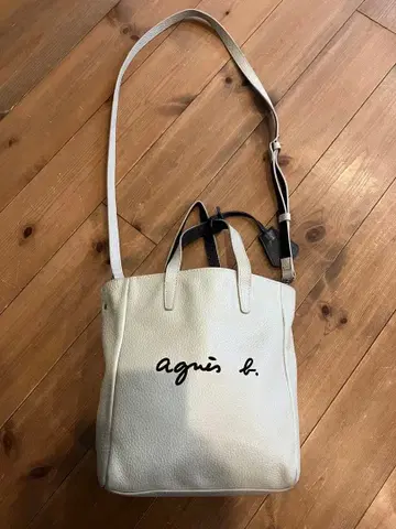 아네스 베 화이트 가죽 숄더백