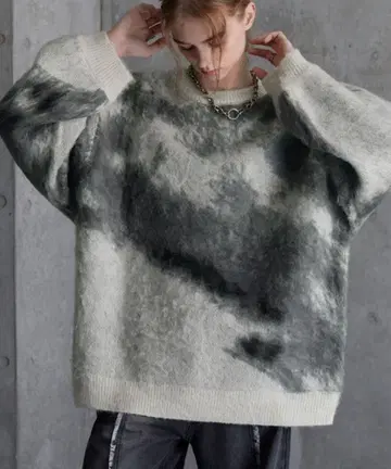 SERACE 루즈 실루엣 추상 샤기 니트