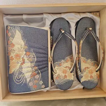 꽃무늬 자수 클러치백과 일본 나막신 세트