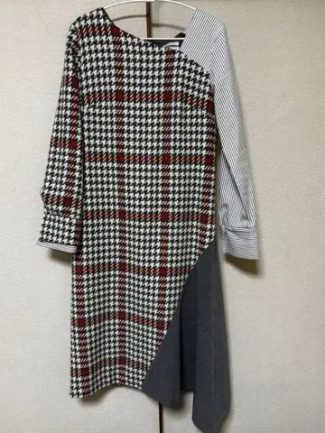 CAST: LISA 비대칭 원피스