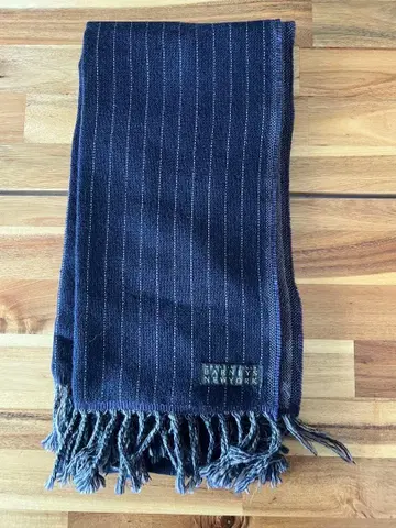 BARNEYS NEW YORK 네이비 스트라이프 머플러