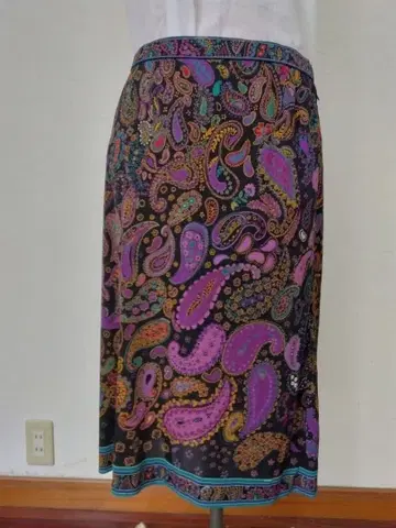 LEONARD 페이즐리 무늬 플레어 스커트