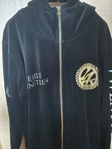 EXILE NINETEEN 후드 부착 저지 세트