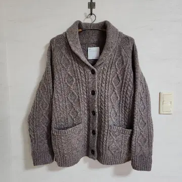 SO 아란 패턴 코위찬 가디건 그레이지 색상