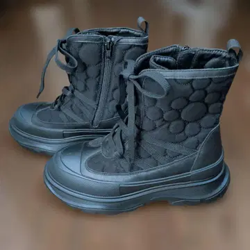 센소유니코 지우 사이드 지퍼 레이스업 통굽 블랙 부츠