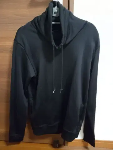 하시모토 준 후드 부착 후드티