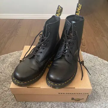 닥터마틴 1460 8홀 부츠