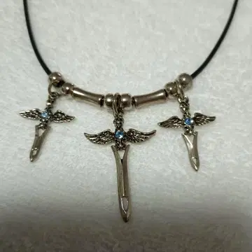 날개 디자인 목걸이