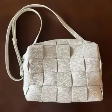 이아쿠치 벨타S 숄더백 아이보리