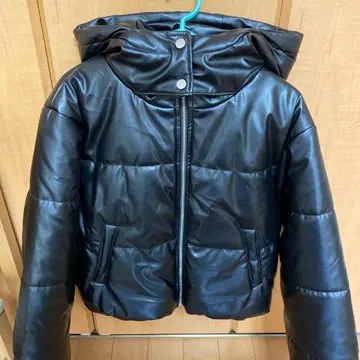 후드 부착 블랙 다운 자켓