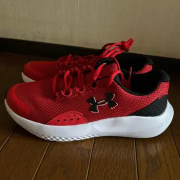 Under Armour 스니커즈 레드 24cm 사용감 적음