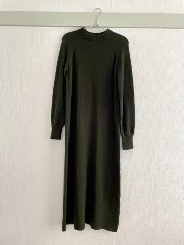 올리브색 긴팔 니트 원피스